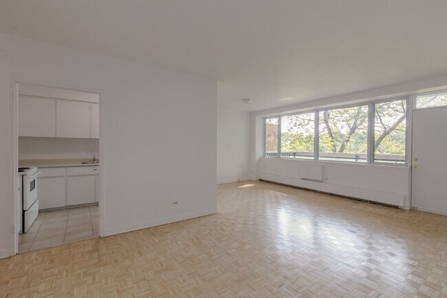 Photo du bâtiment - 900 Av. Rockland