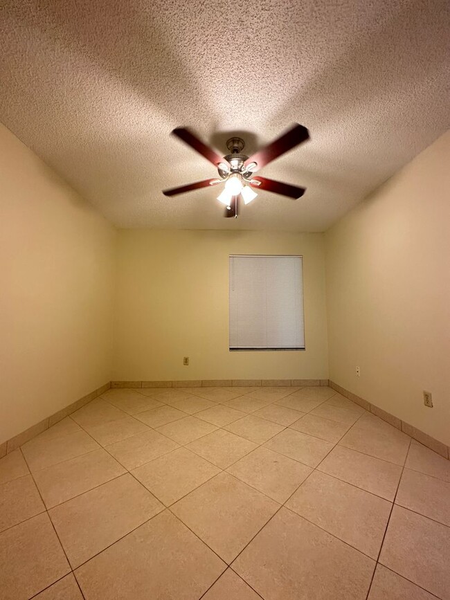 Building Photo - 11722 Raintree Lake Ln