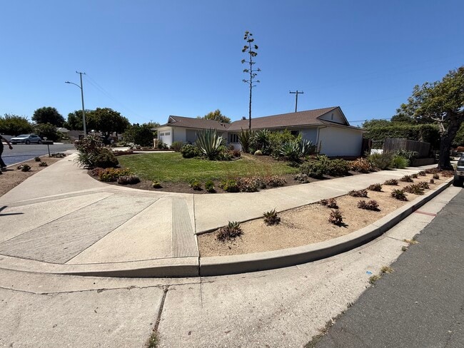 Building Photo - 6204 Avenida Ganso