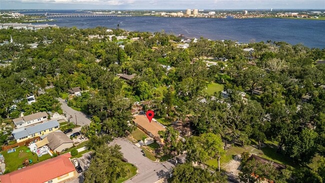 Building Photo - 1731 4th Ave E