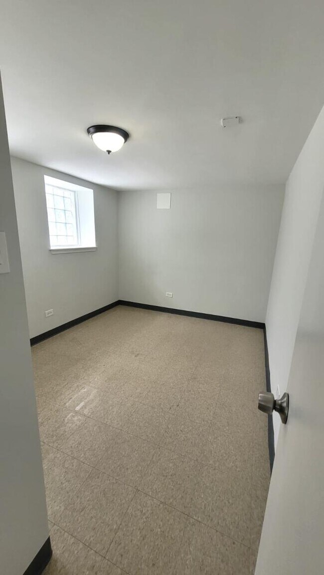 Foto del edificio - 4038 W Dickens Ave