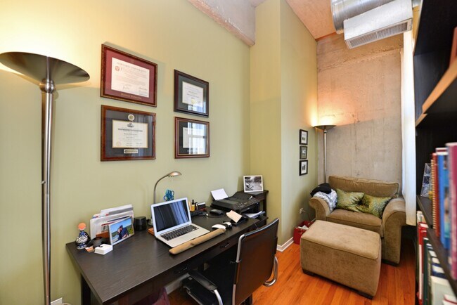 Foto del edificio - 900 N Kingsbury St