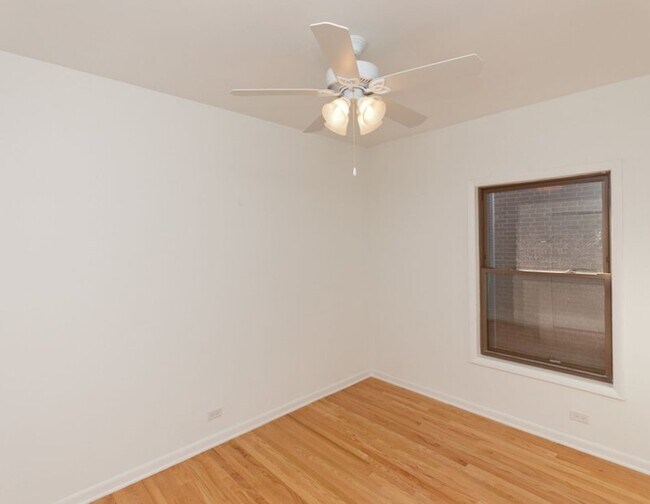 Foto del edificio - 704 W Barry Ave