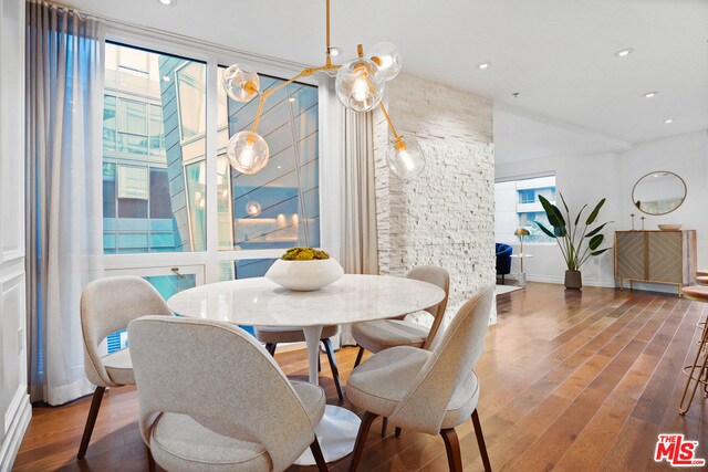 Foto principal - 901 Flower St