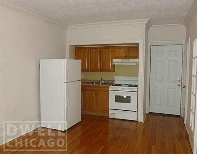 Foto del edificio - 2733 N Milwaukee Ave