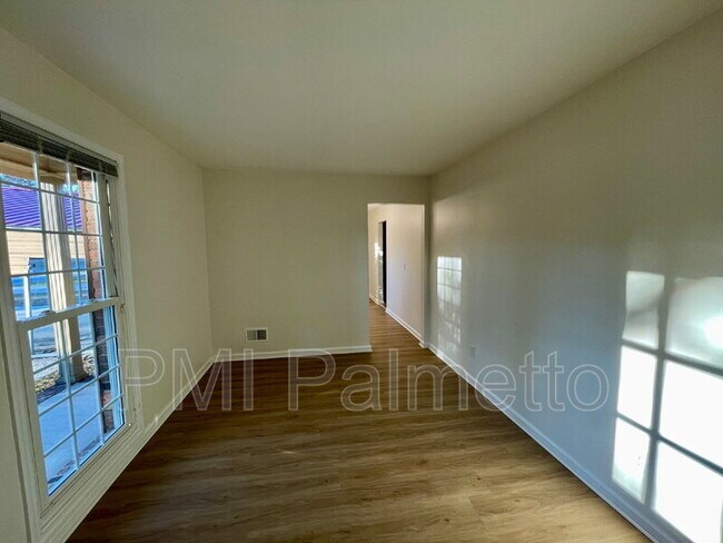 Foto del edificio - 2816 Wales Rd