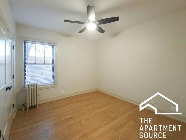 Building Photo - 4955 N Oakley Ave