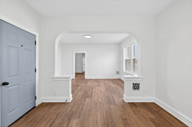 Building Photo - 5803 S Kings Highway Blvd