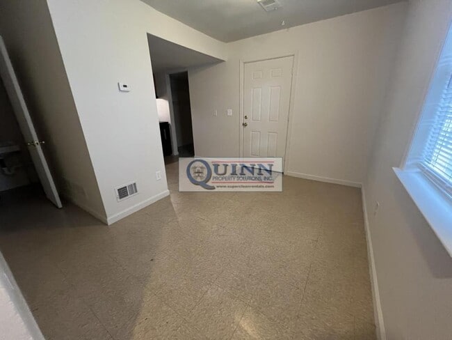 Building Photo - 14 Maple Ct