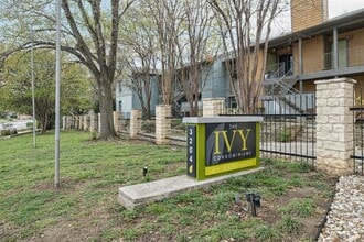 Building Photo - 3204 Menchaca Rd