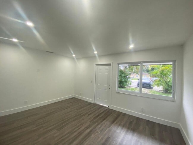 Building Photo - 4683 Hairland Dr