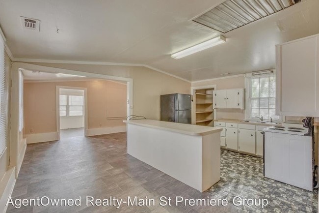 Building Photo - 3 br, 1.5 bath House - 1161 Columbia Road