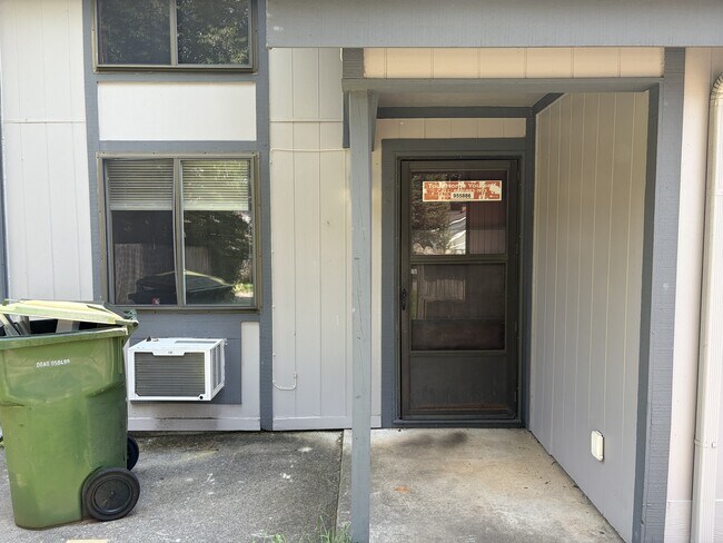 Foto del edificio - 1422 Humes Ave NE