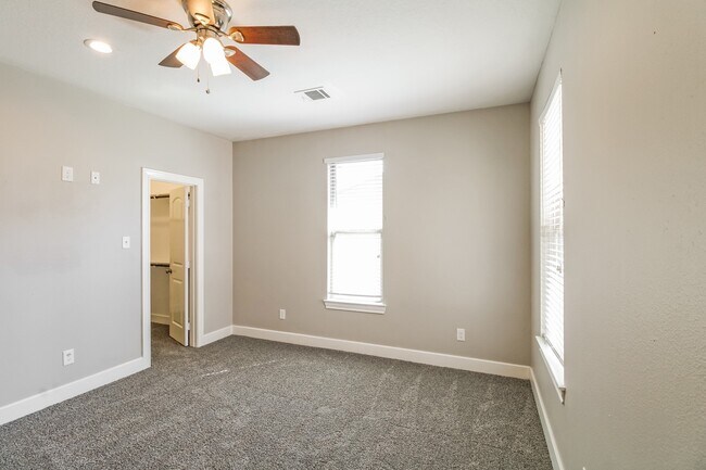 Foto del edificio - 3223 Bay Oaks Harbor Dr