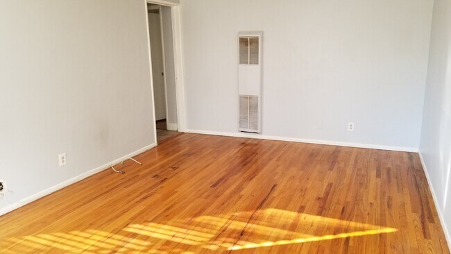 Foto del edificio - 7114 Haskell Ave