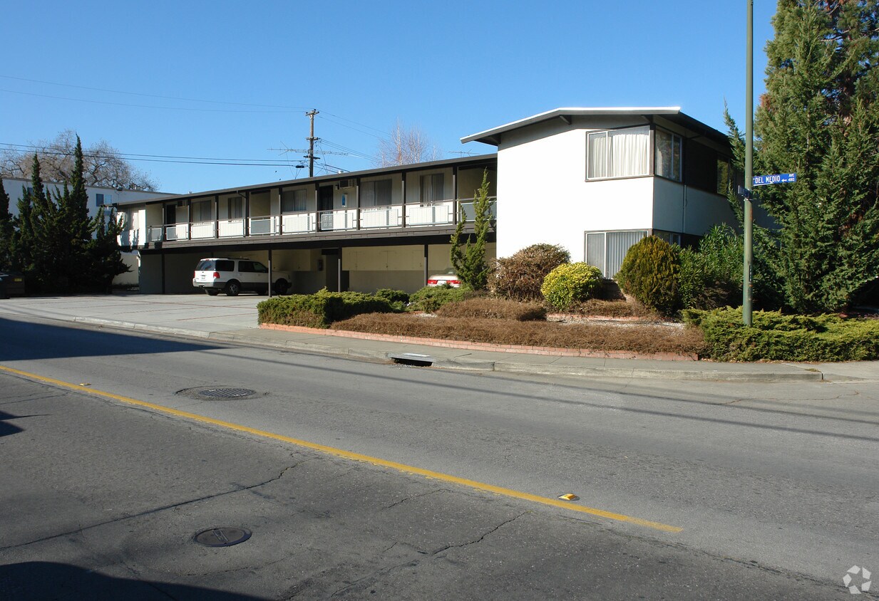 Building Photo - 480 Del Medio Ave