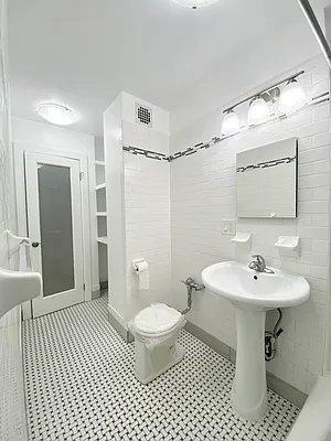 Building Photo - 2 bedroom in Bronx NY 10463