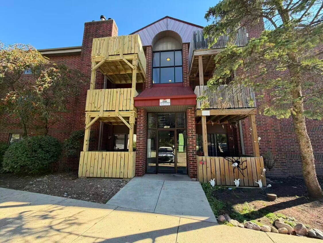 Primary Photo - 1360 Brook St