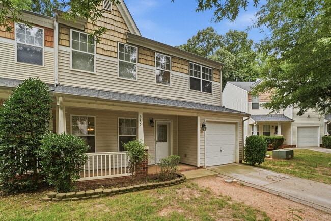 Building Photo - Spacious End Unit Townhome!