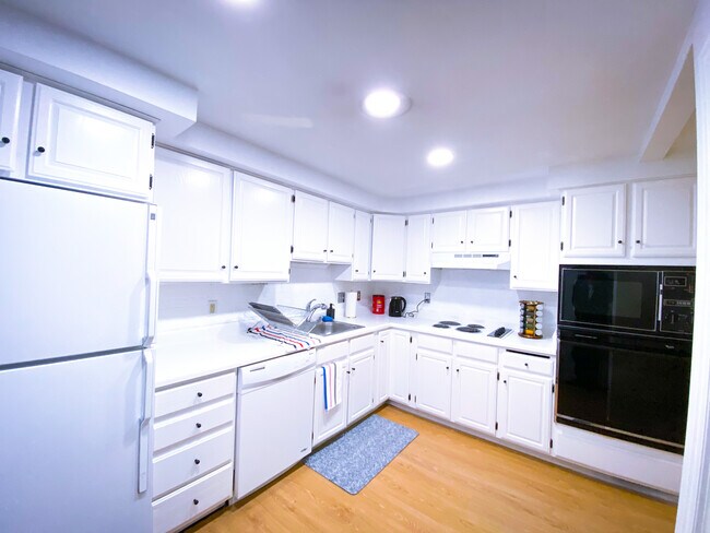 Foto del edificio - 4532 S Briarcreek Dr