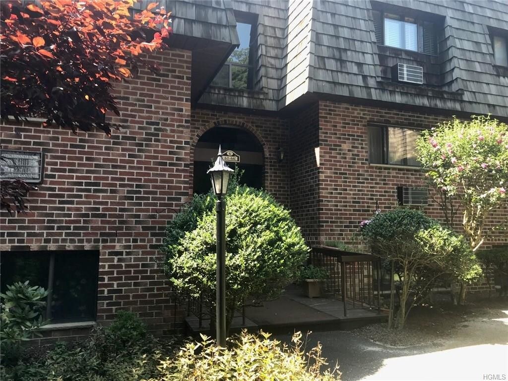 Primary Photo - 6 Briarcliff Dr S
