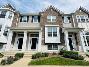 Building Photo - 2933 Madison Dr
