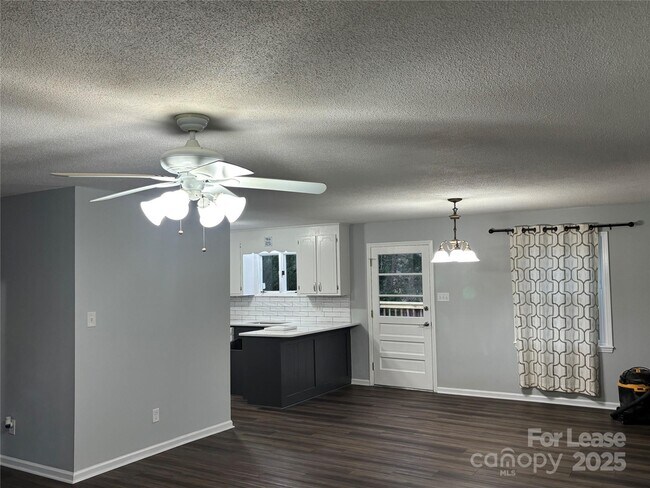 Foto del edificio - 609 Catawba Cir N