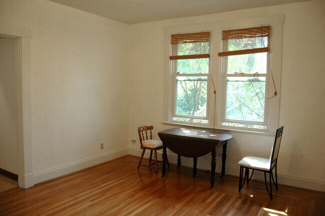 living/dining room - 3432 Lyleburn Plz