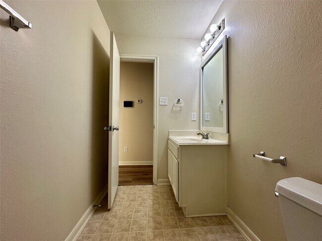 Foto del edificio - 20515 Hillsdale Park Dr