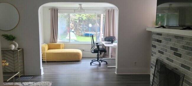 Foto del edificio - 141 Hobart Ave