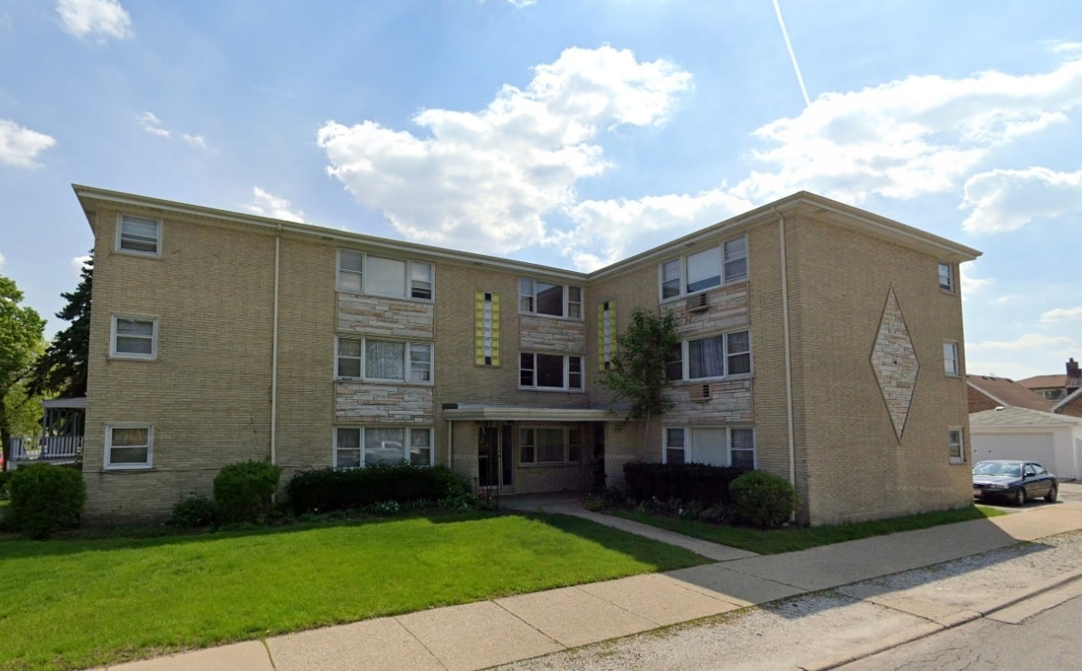Primary Photo - 3558 N Nagle Ave