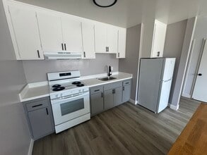 Building Photo - 1535 48th Ave