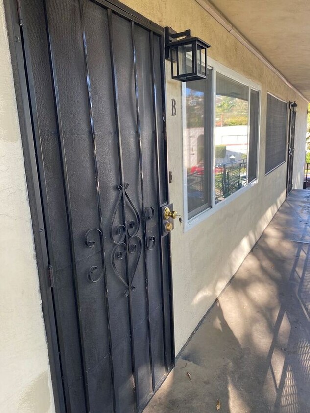 Foto principal - $1000 REBATE-SPACIOUS 2BR/1BA Unit with pr...