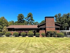 Building Photo - 331 N Coleman Rd