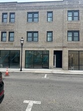 Building Photo - 727 West Ave