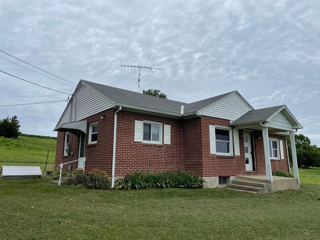 Foto del edificio - 3 br, 1 bath House - 1075 GOLDENVILLE ROAD