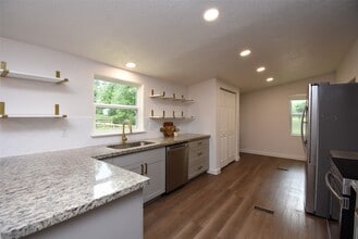 Building Photo - 26257 Red Oak Ln