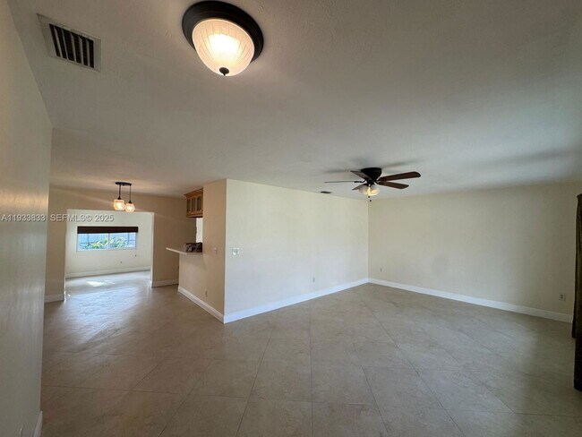 Building Photo - 18600 SW 97th Ave