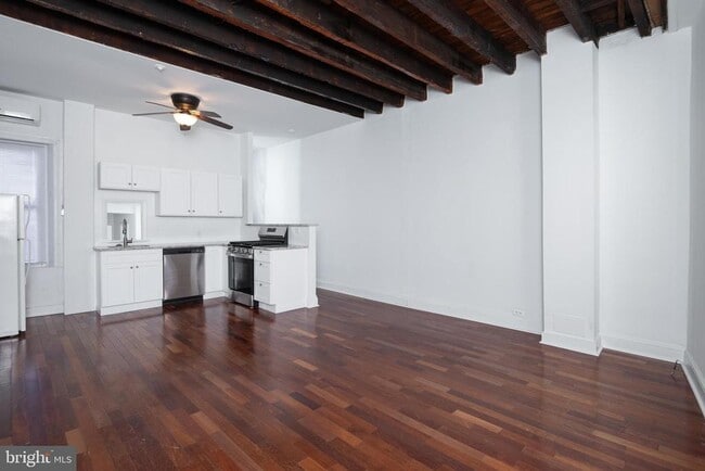 Building Photo - 633 N 3rd St