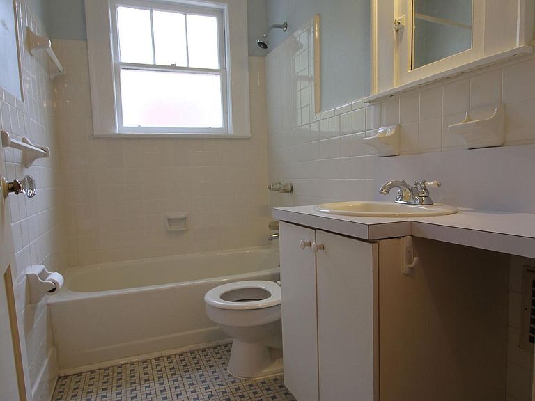 Foto principal - 1276 N Morningside Dr NE