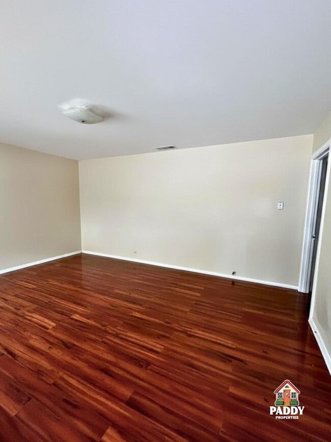 Building Photo - 411 Redbud Ln