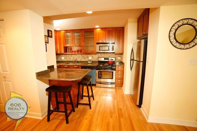 Foto del edificio - 6954 N Greenview Ave