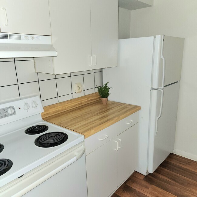 Foto del edificio - 9109 W Hillsborough Ave