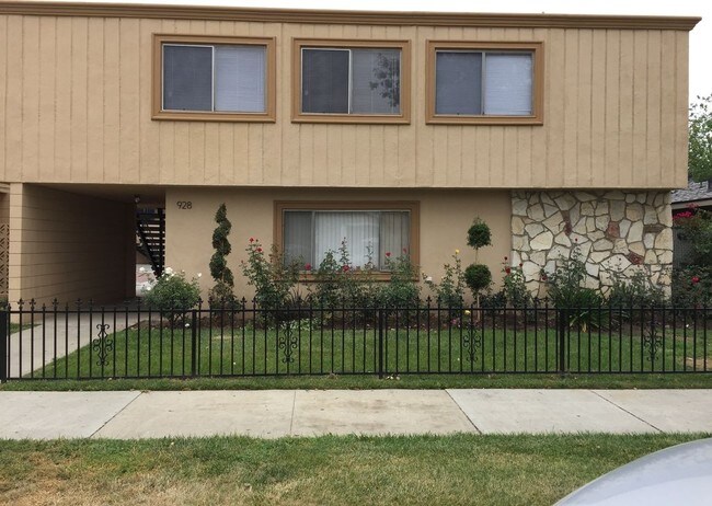 Foto del edificio - 928-932 N Alameda Ave