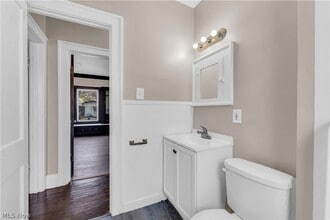 Building Photo - 9404 Cardwell Ave