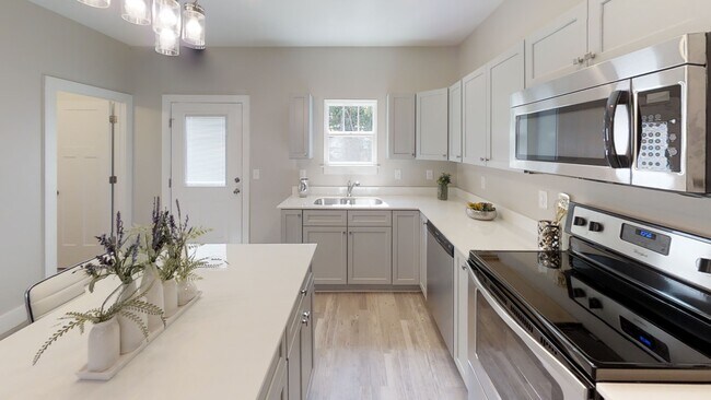 Building Photo - 256 Halo Dr