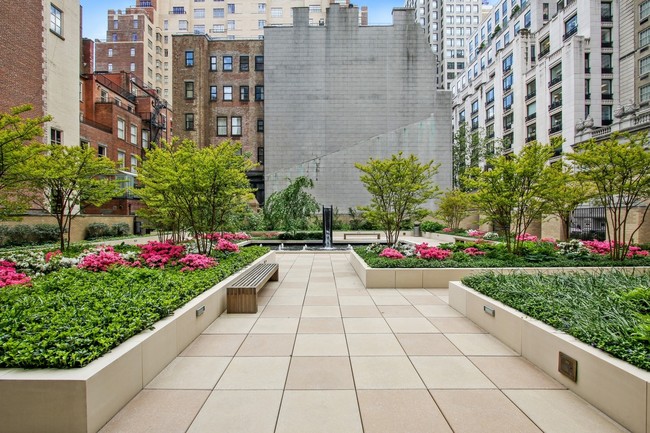 Foto del edificio - 800 Fifth Ave