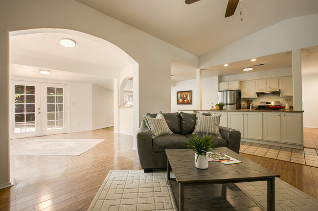 Building Photo - 5012 Watercress Dr NE