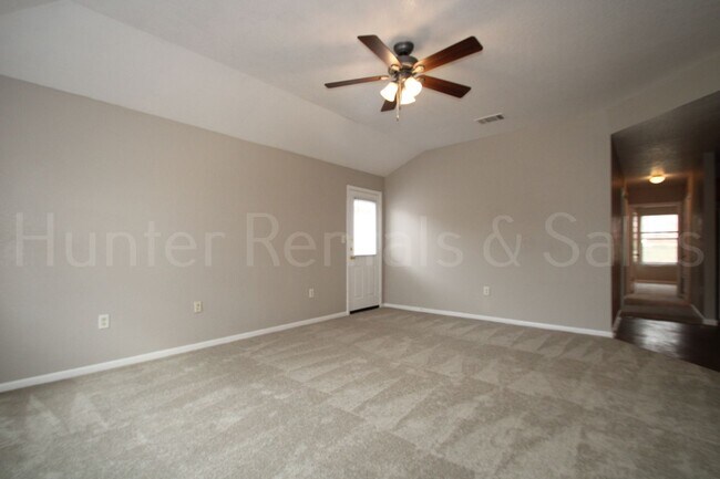 Building Photo - Cove Duplex