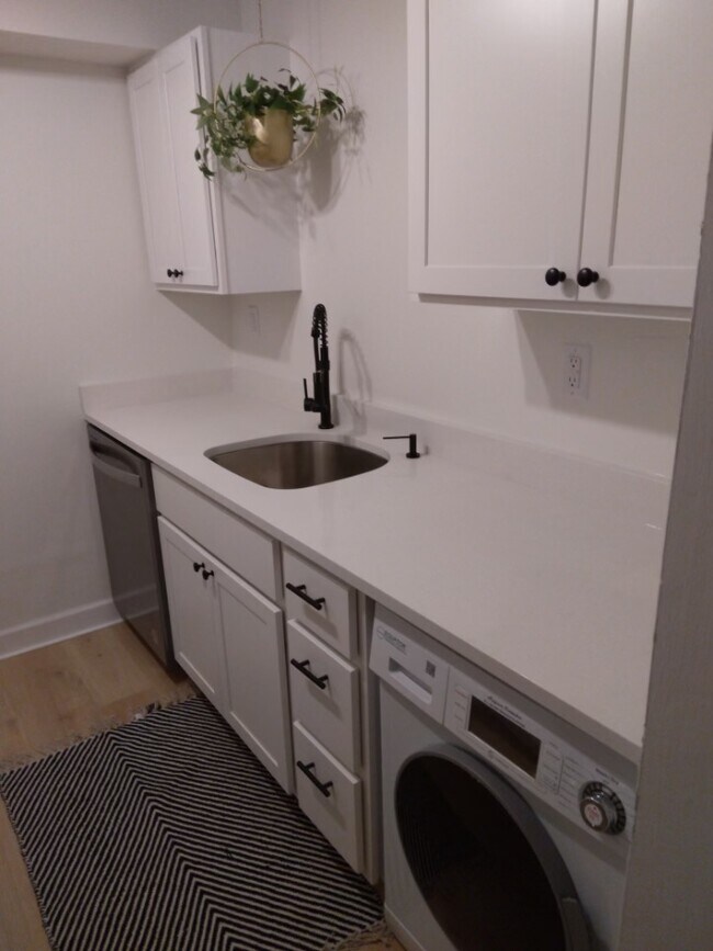 Kitchen - 12 Ivy Hall